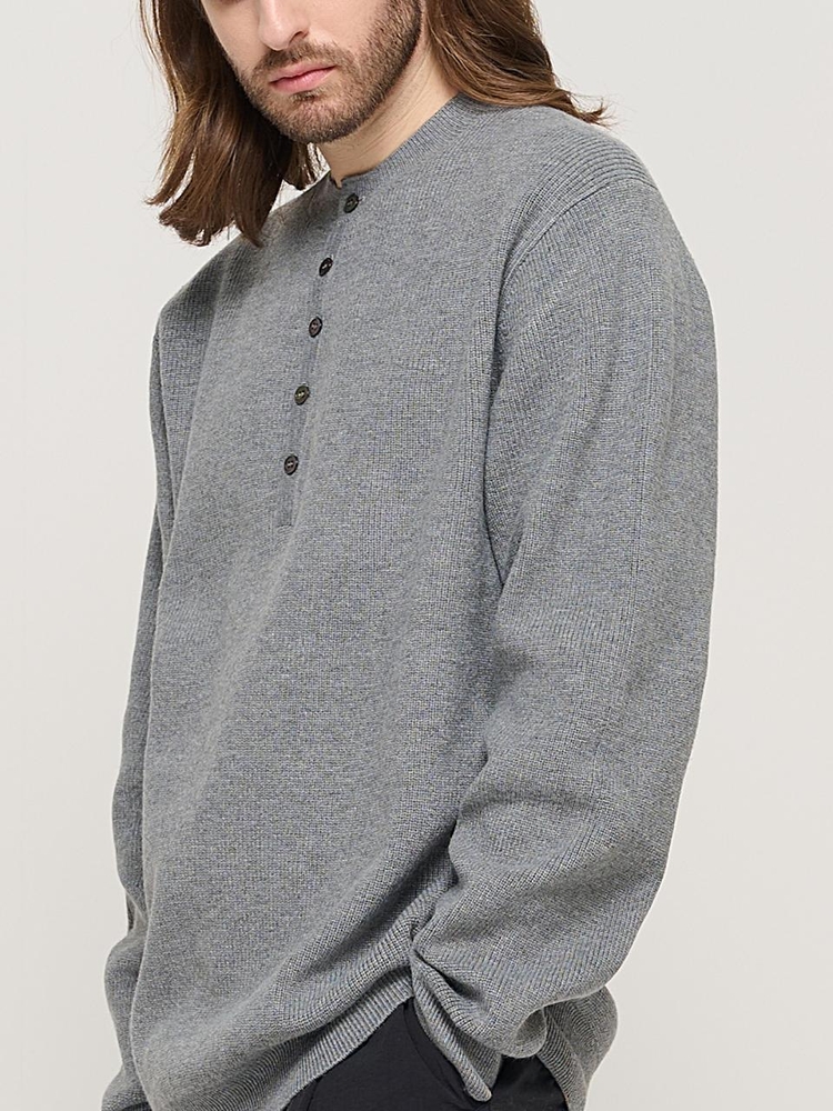 CASH HENLEY NECK SEMI-OVER SOFT KNIT (GRAY)