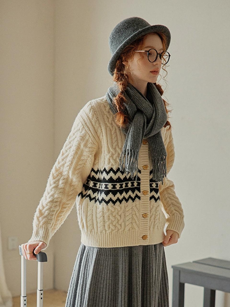 1/22일 예약배송_PM_Cable pattern wool cardigan