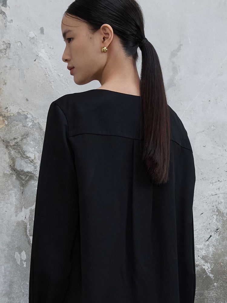 Button Point Puff Blouse Black