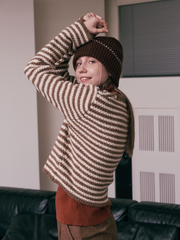 AR_Brown striped crop knit sweater