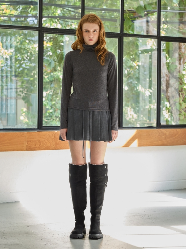 CLASSIC WOOL TURTLENECK TOP / CHARCOAL