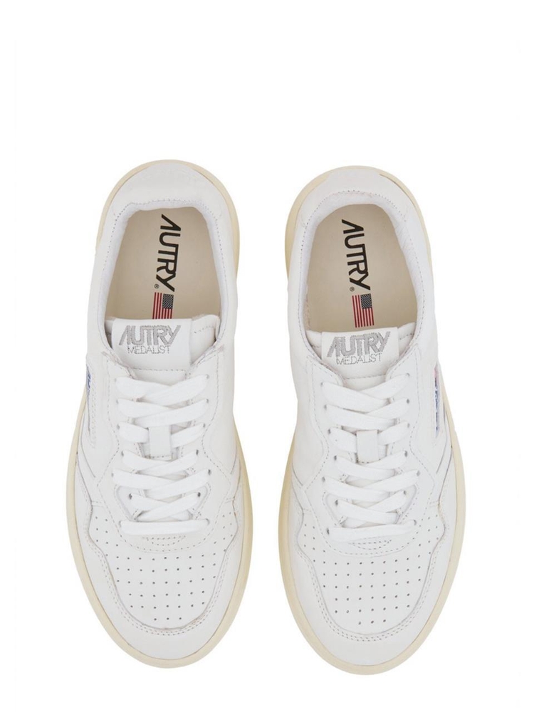 오트리 SS24 MEDALIST LOW SNEAKERS AULW_GG04 WHITE