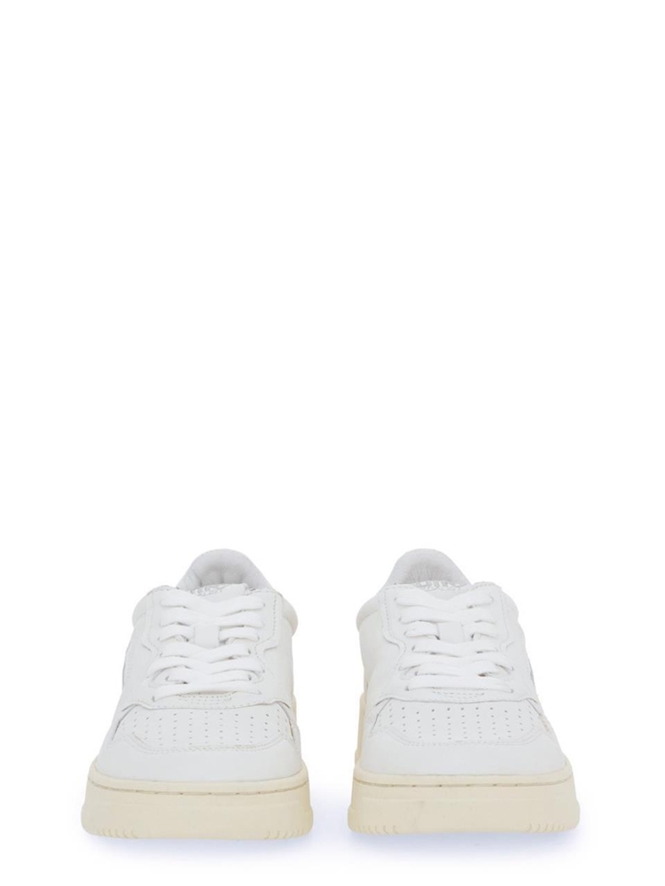 오트리 SS24 MEDALIST LOW SNEAKERS AULW_GG04 WHITE