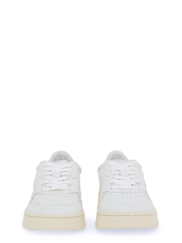 오트리 SS24 MEDALIST LOW SNEAKERS AULW_GG04 WHITE