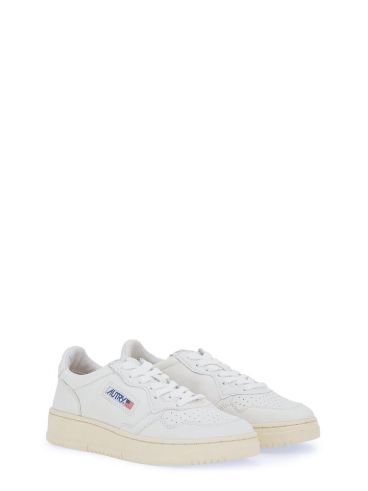 오트리 SS24 MEDALIST LOW SNEAKERS AULW_GG04 WHITE