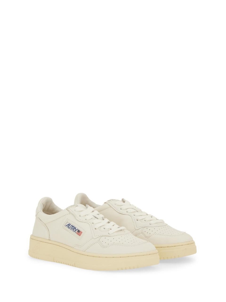 오트리 SS24 MEDALIST LOW SNEAKERS AULW_GG04 WHITE