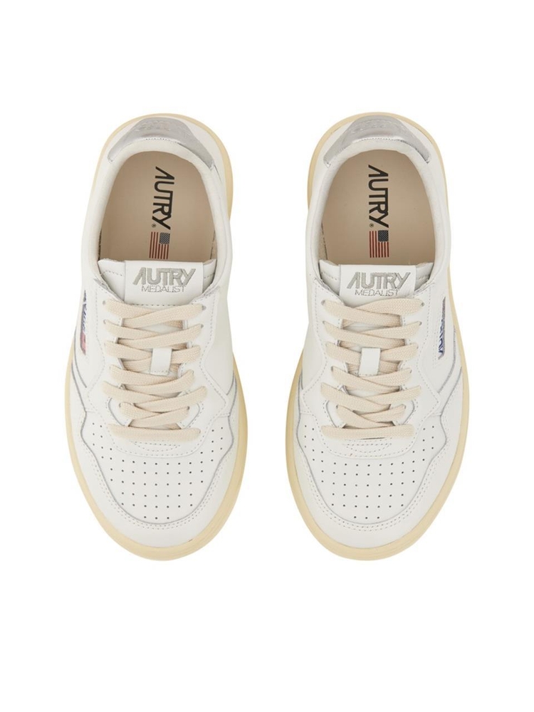 오트리 FW24 MEDALIST LOW SNEAKERS AULW_LL05 WHITE