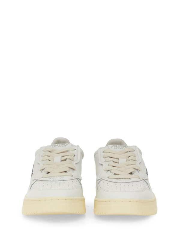 오트리 FW24 MEDALIST LOW SNEAKERS AULW_LL05 WHITE