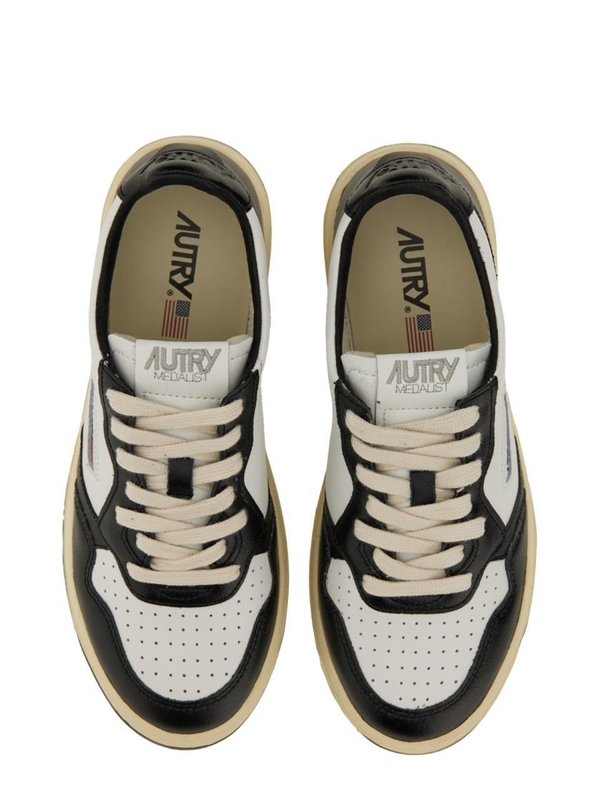 오트리 FW24 MEDALIST LOW SNEAKER AULW_WB01 BLACK