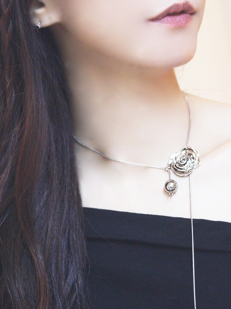 Rose long necklace