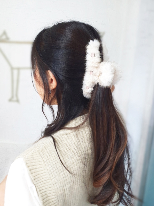 Ivory echo fur Large Hair Claw Clip 아이보리 에코퍼 라지 헤어집게핀