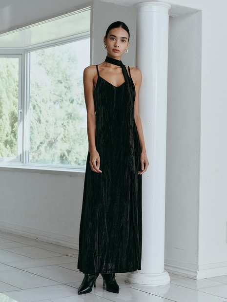 IT_Dark velvet slip dress