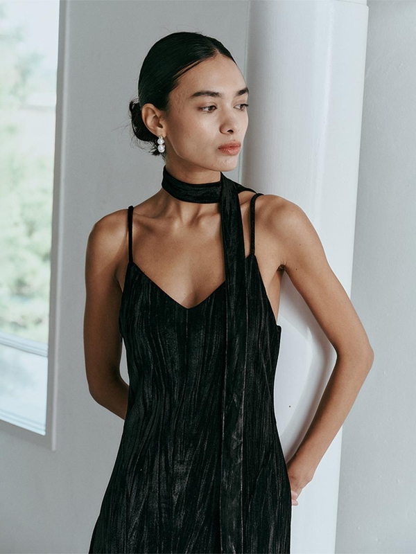 IT_Dark velvet slip dress