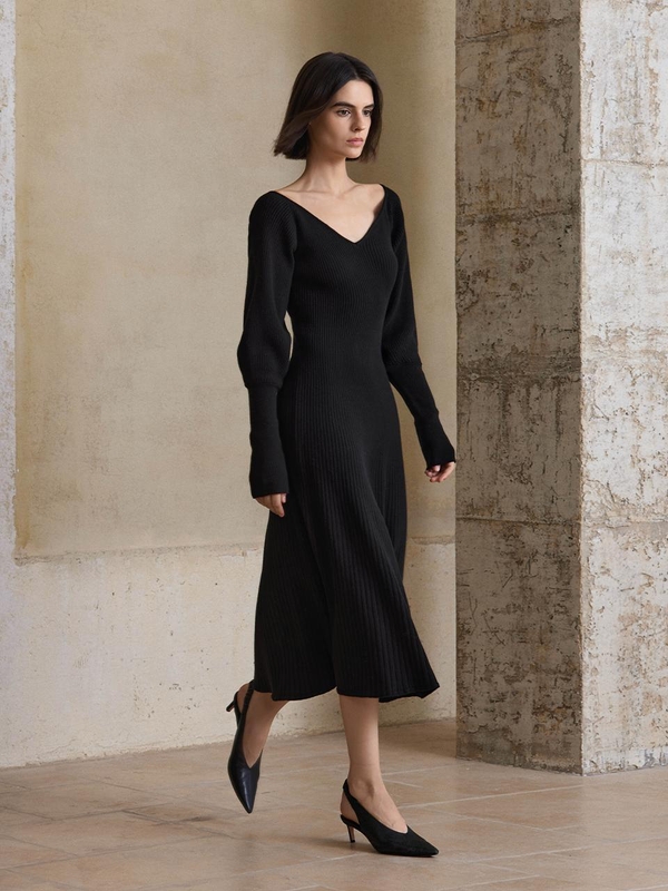 YY_Slit neck slim black knit dress