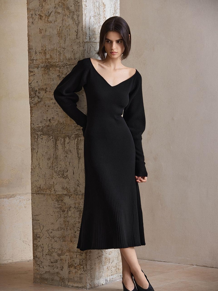 YY_Slit neck slim black knit dress