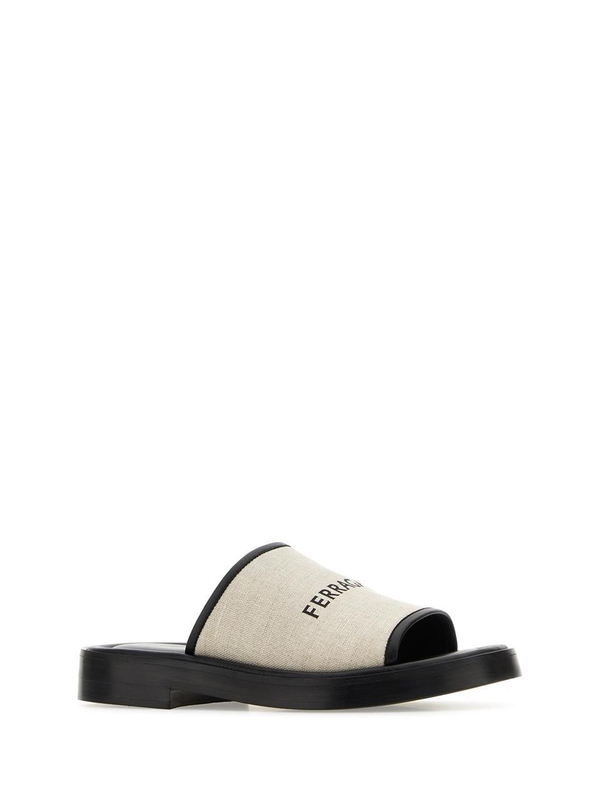 페라가모 FW23 SALVATORE FERRAGAMO SLIPPERS 01F9547637151C NATURALENERO NATURALENERO