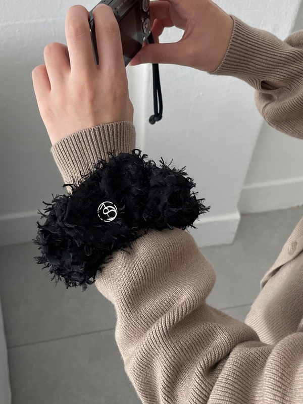 Feather Symbol Scrunchie (Black)