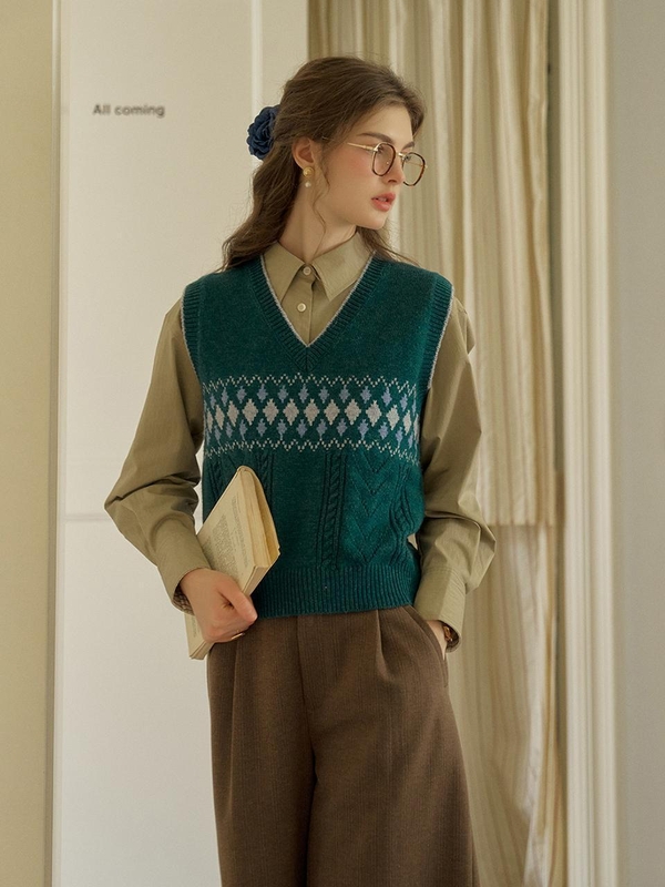 SR_V-neck green wool knit vest