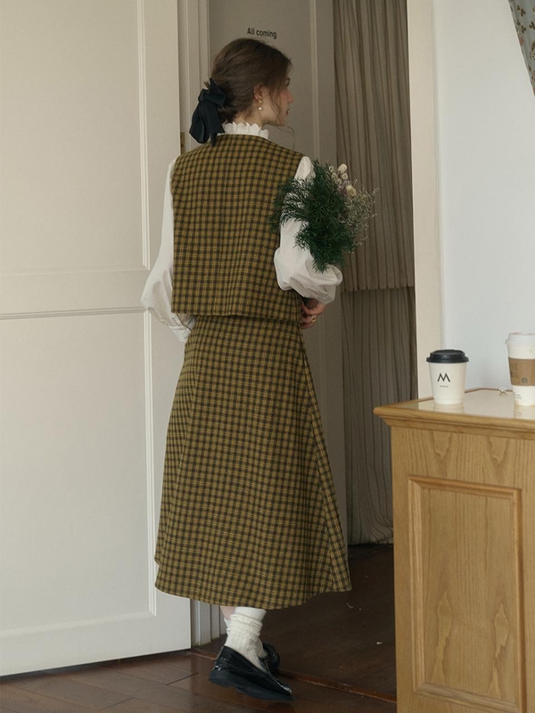 11/29 예약배송_SR_Vintage check wool skirt