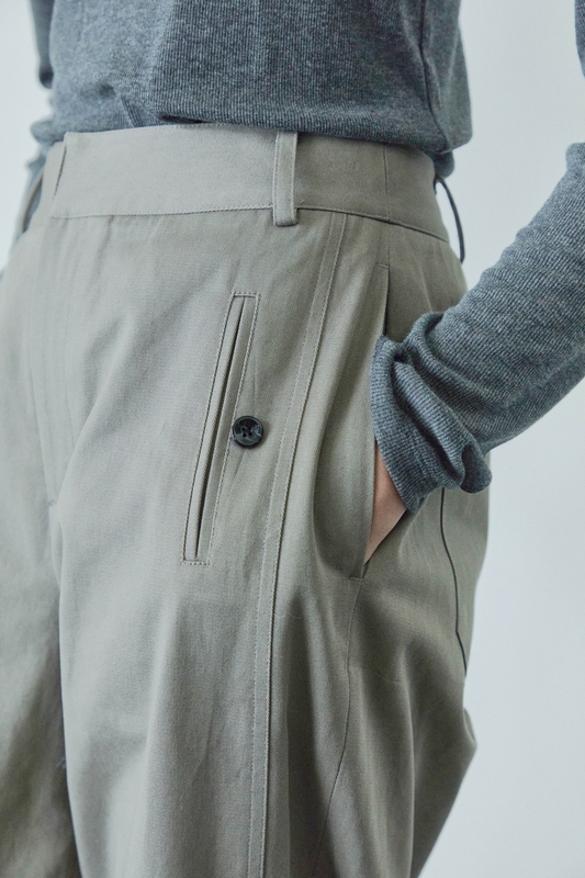 BUTTON POINT COTTON PANTS / KHAKI BROWN