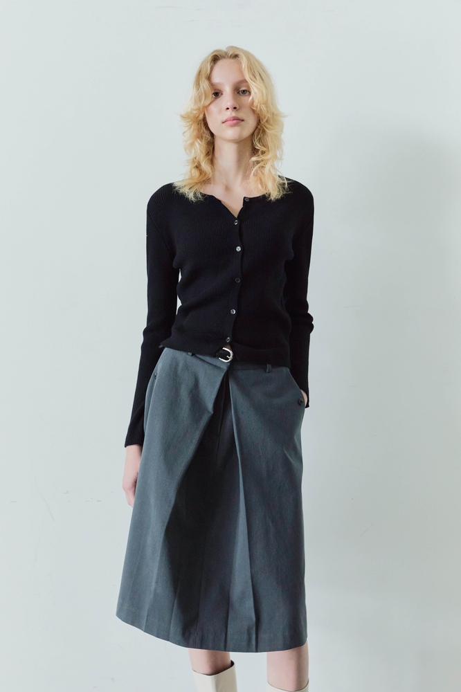 FRONT TUCK MID SKIRTS / CHARCOAL