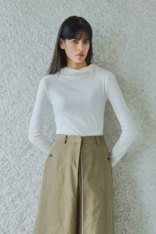 FRONT TUCK MID SKIRTS / BEIGE