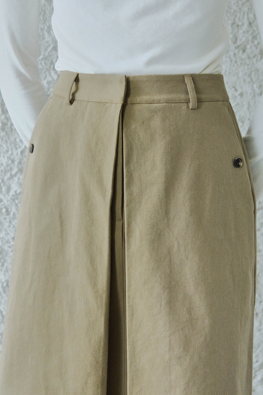 FRONT TUCK MID SKIRTS / BEIGE