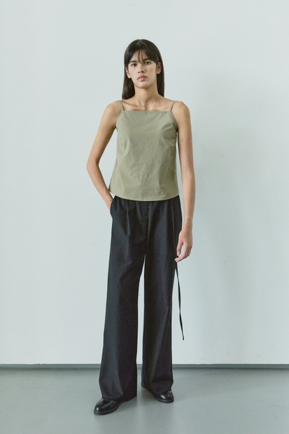 WIDE TUCK BELTED PANTS / BLACK