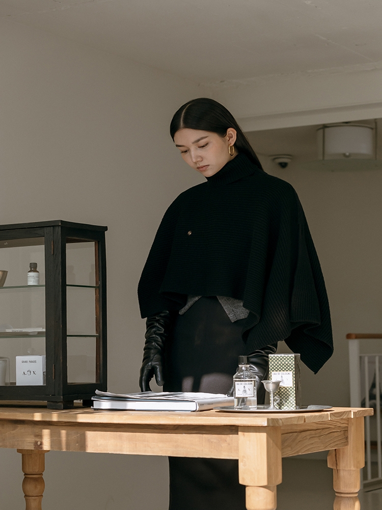 Temp Turtleneck Wool Cape Knitwear _ Black