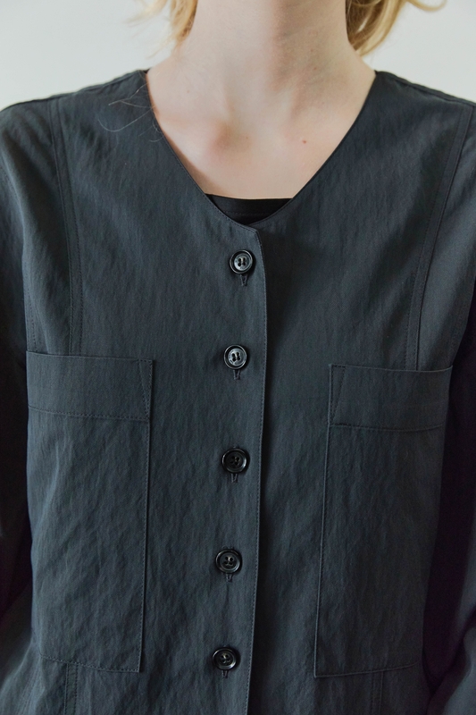 CUTTING LINE V-NECK SHIRTS / CHARCOAL