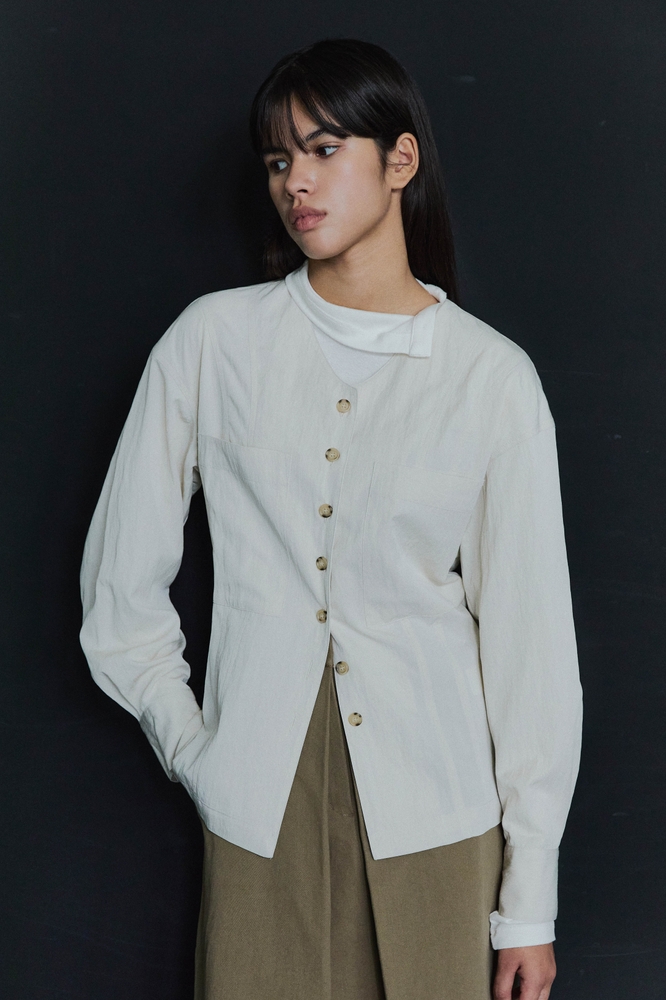 CUTTING LINE V-NECK SHIRTS /  IVORY