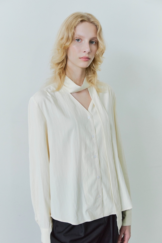 V-NECK TIE BLOUSE / IVORY