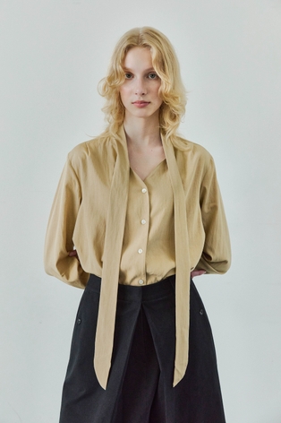 V-NECK TIE BLOUSE / BEIGE