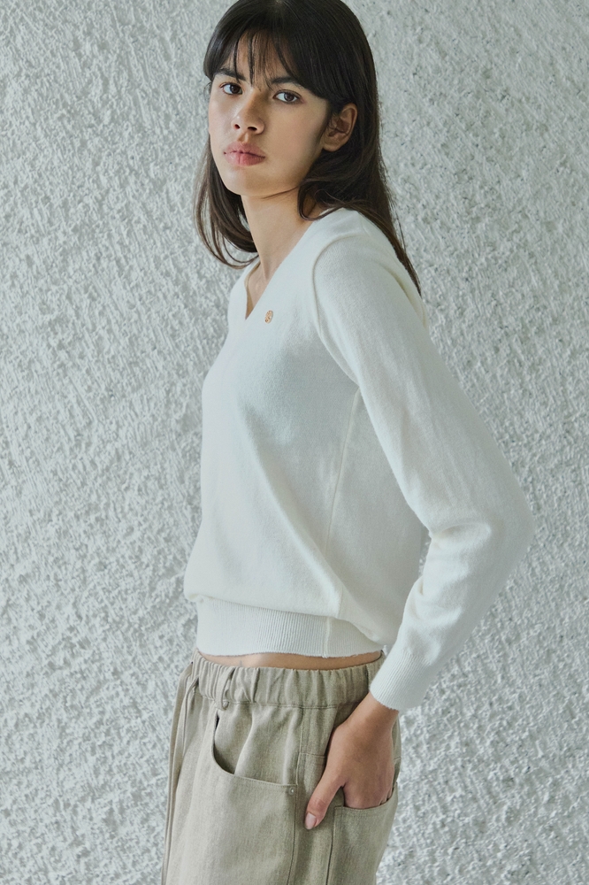 BASIC V-NECK WOOL KNIT / WHITE