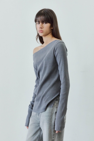 OFF-SHOULDER RIBBED T-SHIRTS / CHARCOAL