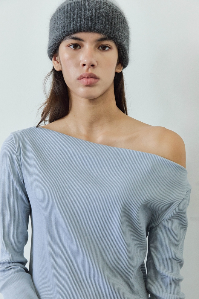 OFF-SHOULDER RIBBED T-SHIRTS / LIGHT BLUE