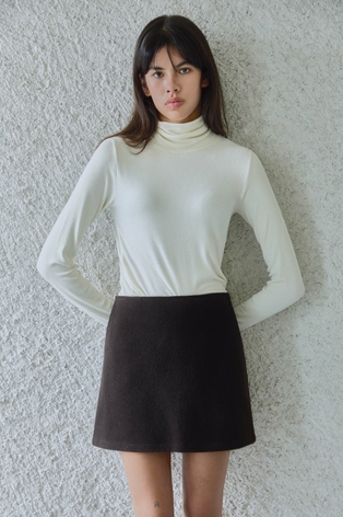 BUTTON DETAILED TURTLE-NECK / IVORY