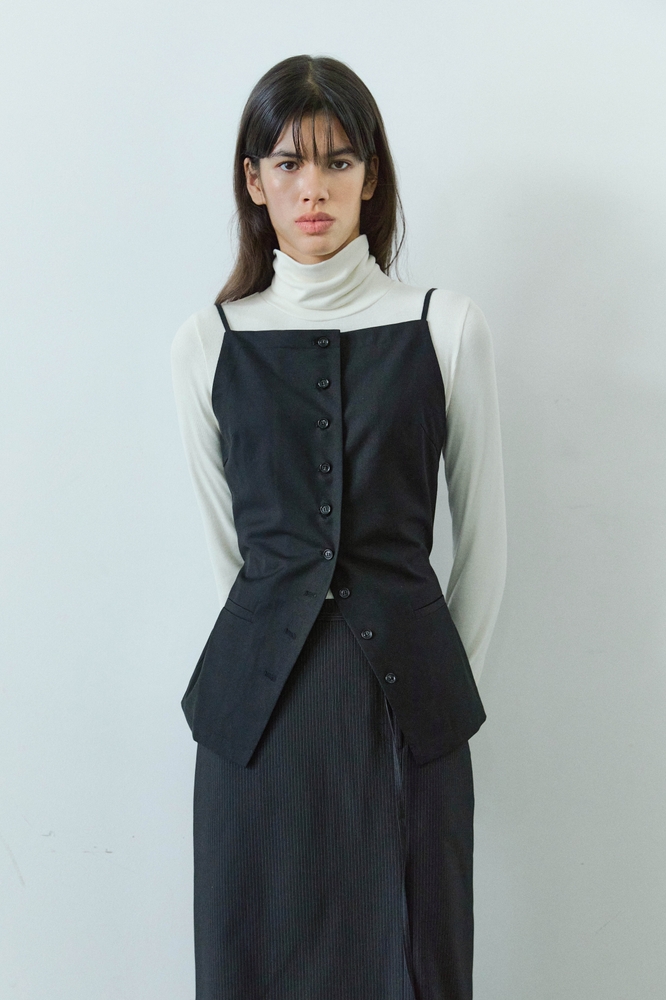  BUTTON DETAILED VEST WITH BELT / BLACK