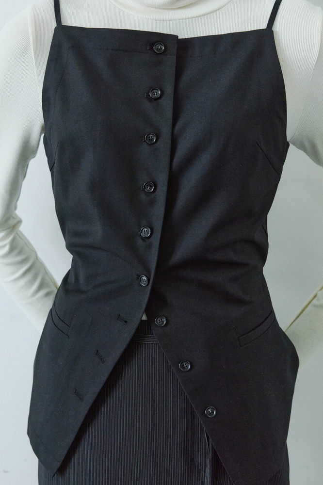  BUTTON DETAILED VEST WITH BELT / BLACK