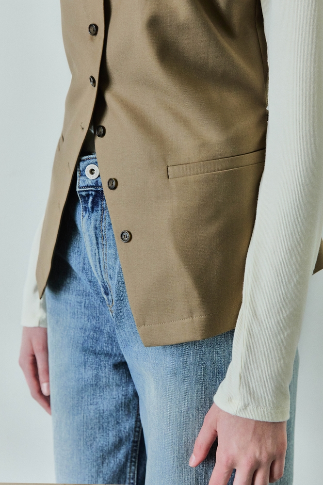  BUTTON DETAILED VEST WITH BELT / BEIGE