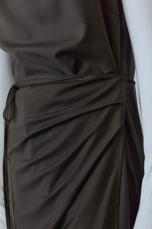 WRAP SLEEVELESS LONG DRESS / BROWN