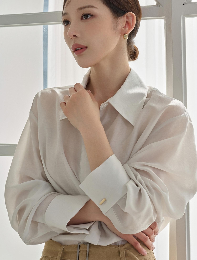 골드버튼 텐셀 블라우스아이보리 GOLD BOTTON TENCEL BLOUSE IVORY