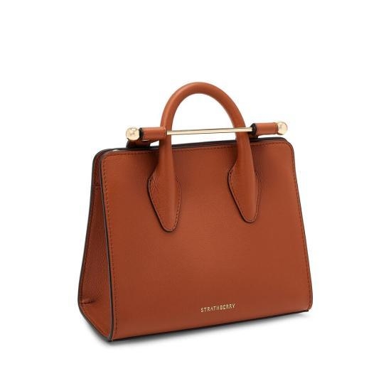 [해외배송] 25SS 스트라스 베리 토트백 20204 100 175 NANO TOTE 455 BROWN