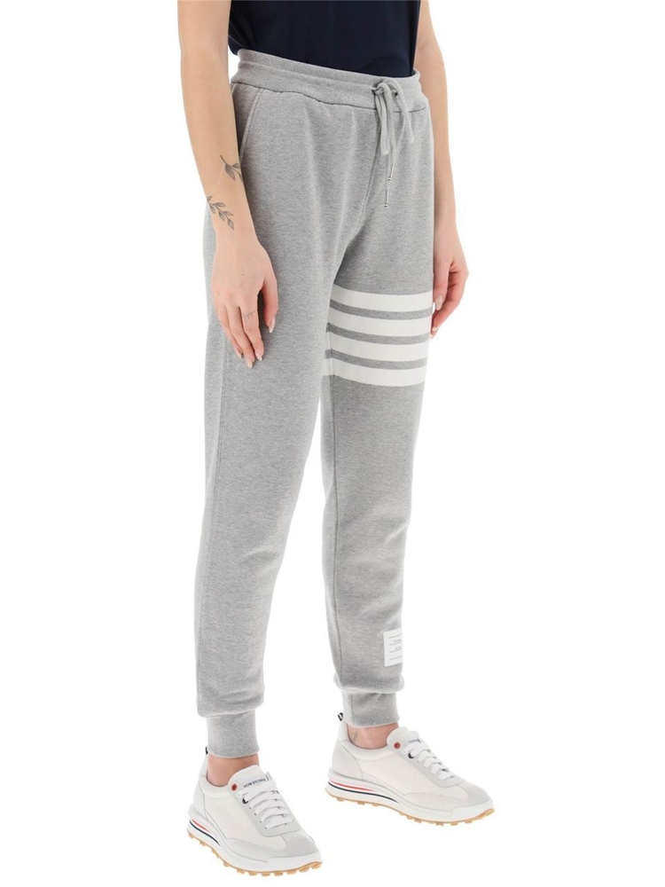 톰 브라운 SS25 4-bar sweatpants FJQ001A 00535 LT GREY