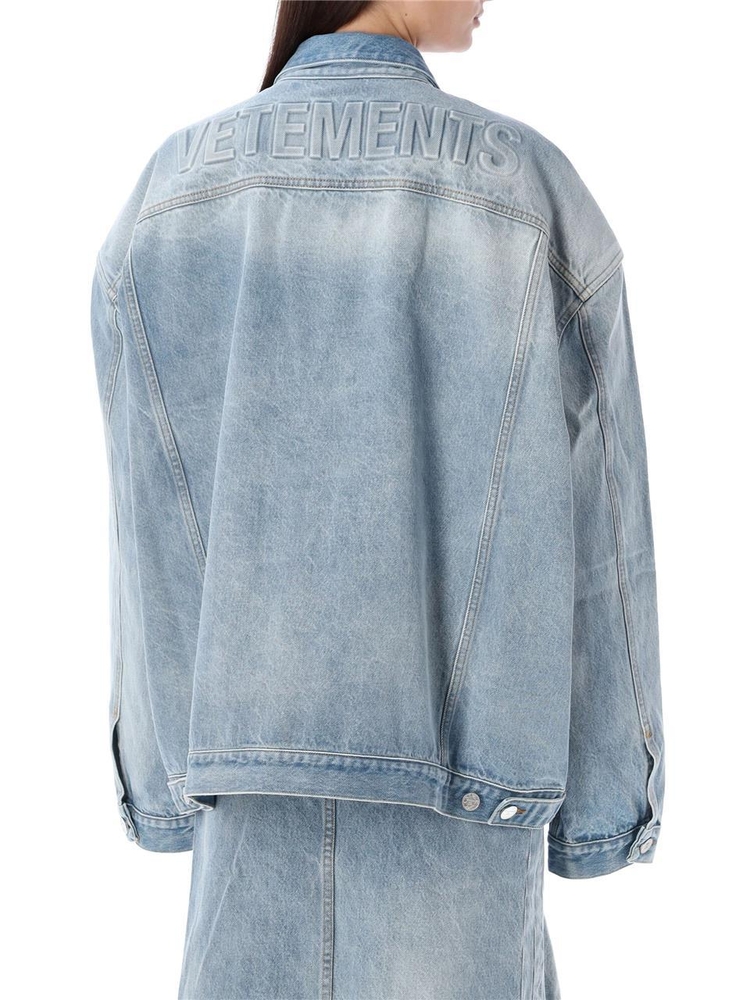 베트멍 SS24 Vetements Logo Denim Jacket UE64JA390NDBLUE Blue