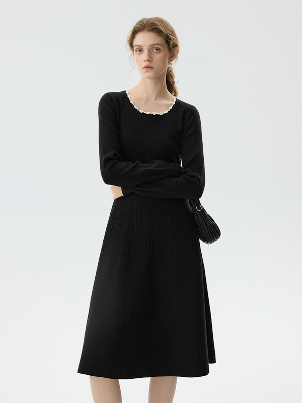 WD_Embroidered round neck knit dress