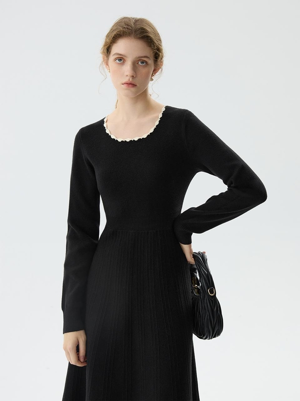 WD_Embroidered round neck knit dress