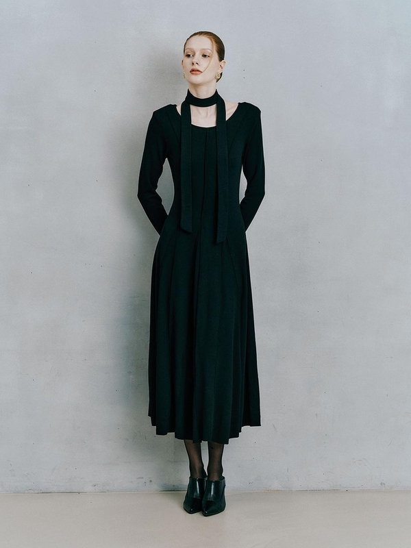 12/05 예약배송_IT_Black vertical stitching dress