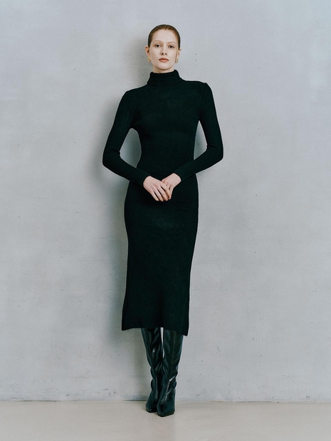 IT_Turtleneck long slim knit dress