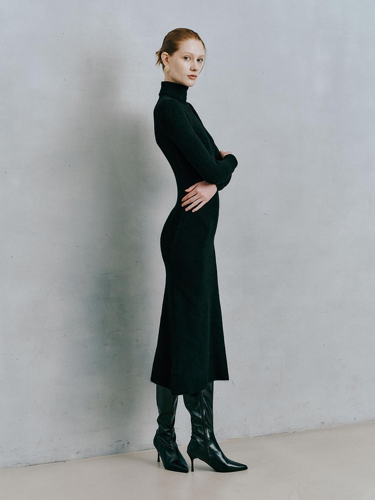 IT_Turtleneck long slim knit dress